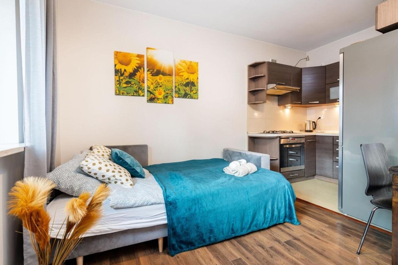 Apartment Karmelicka Sunflower Warsaw