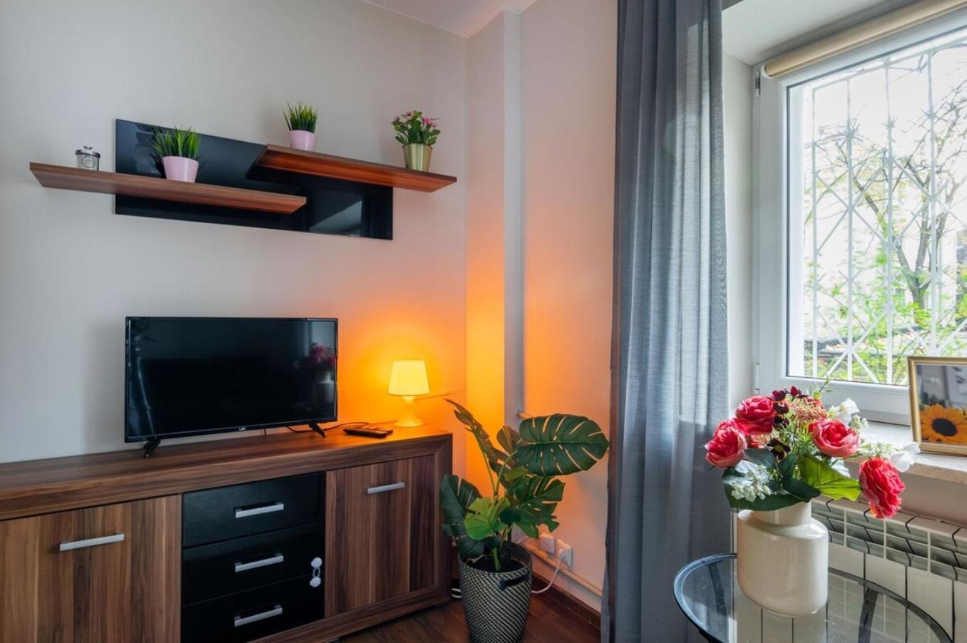 Apartment Karmelicka Sunflower Warsaw